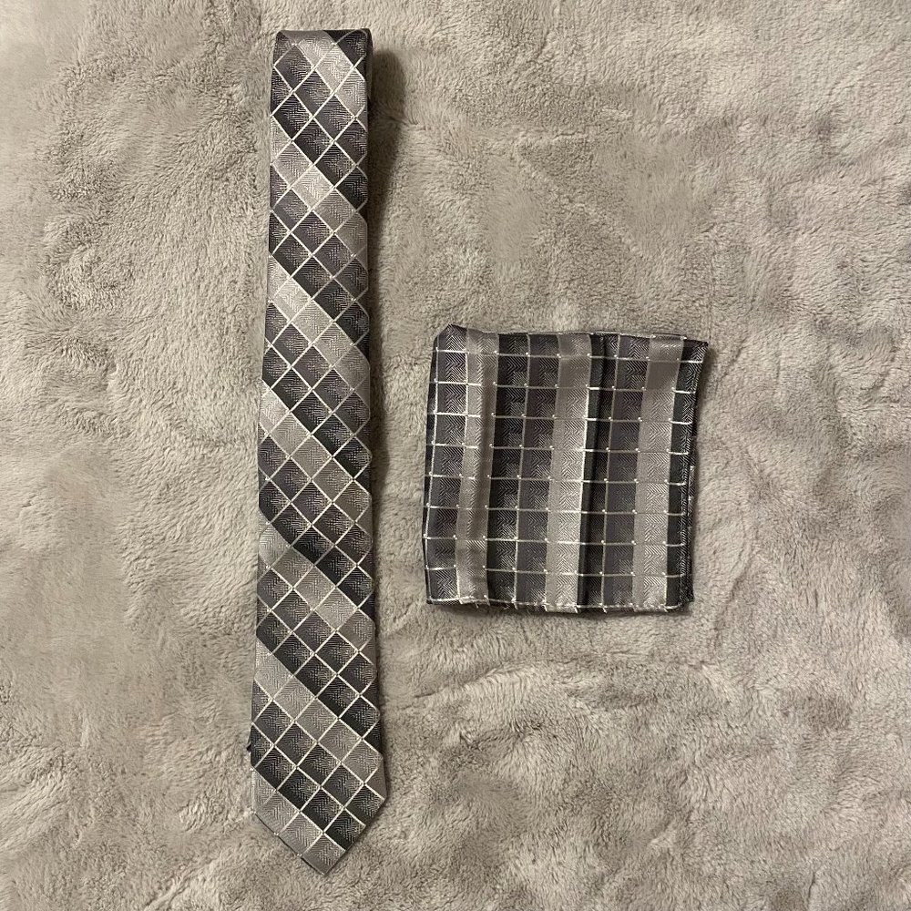 Perry Ellis tie w/Pocket Square